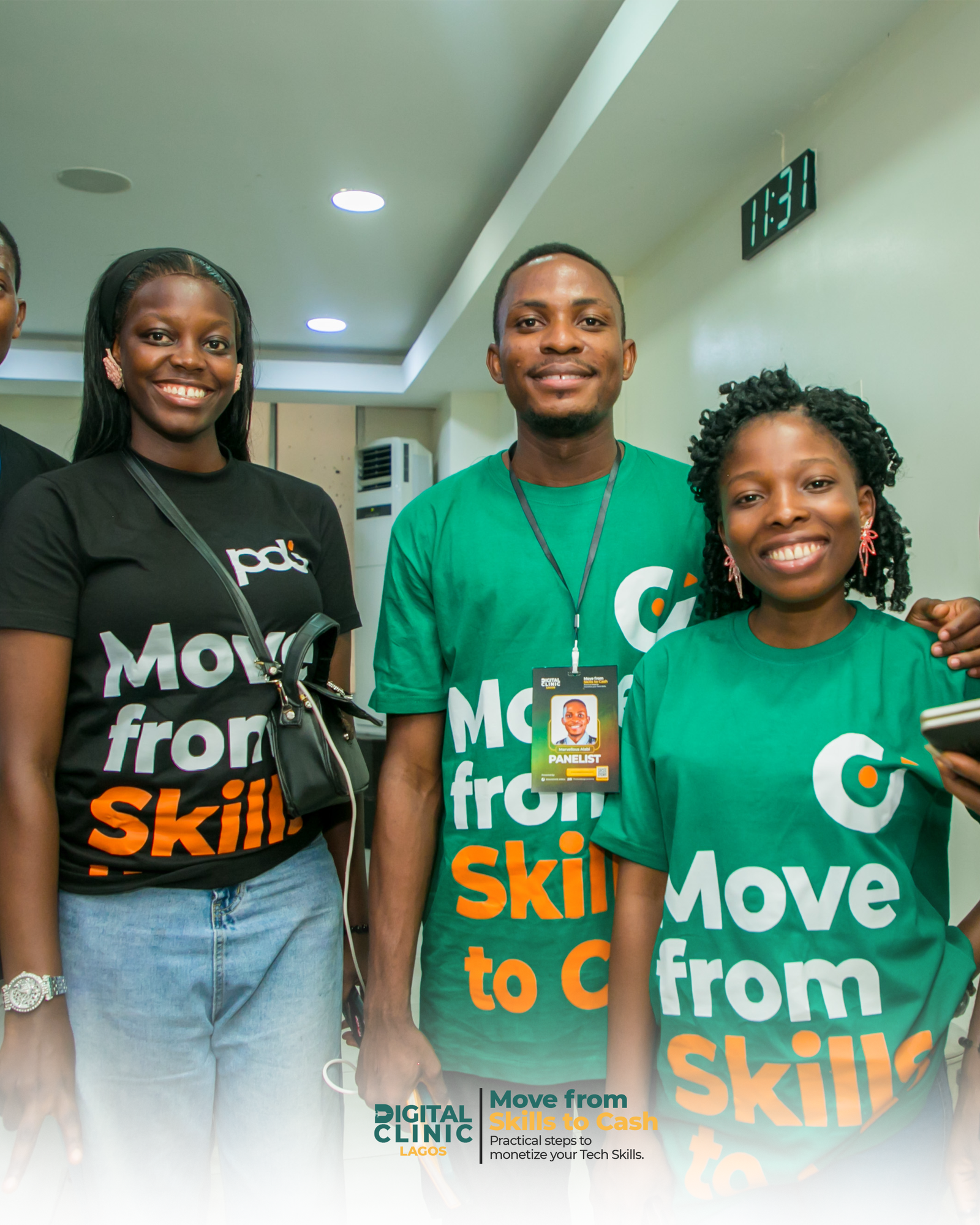 Idealnovate Africa mentors supporting data analysis students